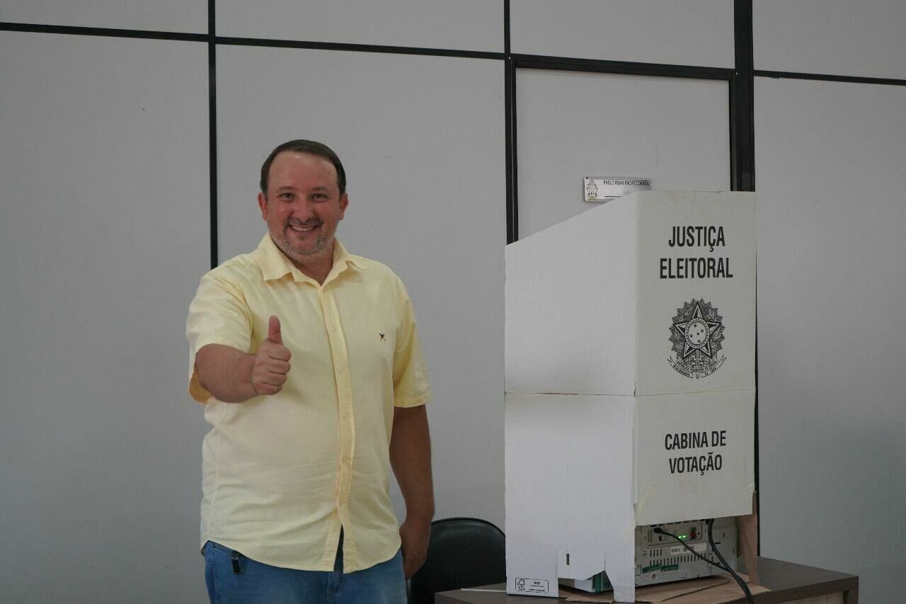 Imagem de compartilhamento para o artigo Candidato a prefeito, Dr. Juliano, vota na Câmara Municipal de Nioaque e agradece apoio da População da MS Todo dia